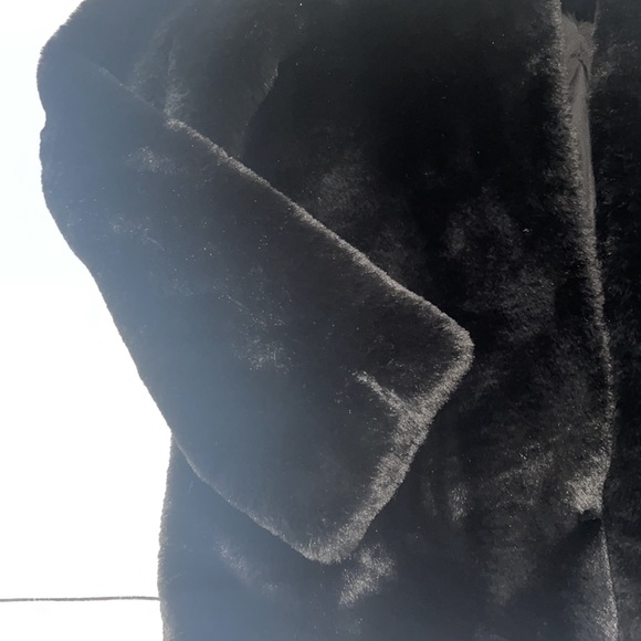 Faux Fur Jacket / Chubby - Picture 2 of 4